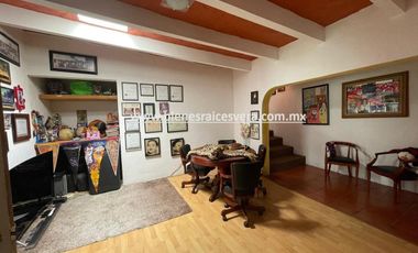 CASA EN RENTA EN EL CENTRO DE TEQUSQUIAPAN. Yodi