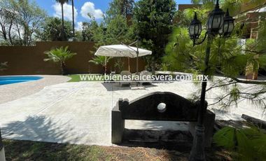 CASA EN RENTA EN EL CENTRO DE TEQUSQUIAPAN. Yodi