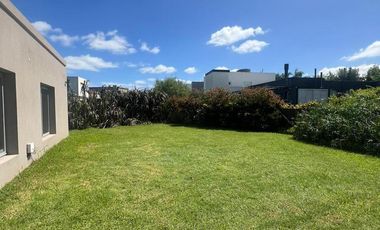 Casa 4 ambientes en alquiler - Fincas de Hudson