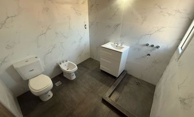 VENTA CASA 3 DORMITORIOS EN ROLDAN