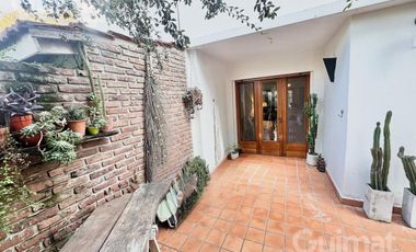 Casa en Zona Residencial de  Vicente López
