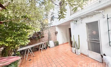 Casa en Zona Residencial de  Vicente López