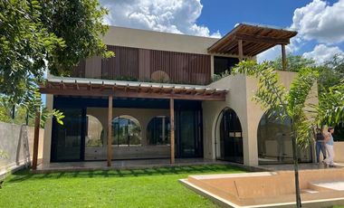 Casa en venta con vista al campo de golf en Provincia Residencial, Mérida