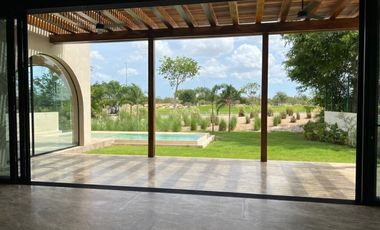 Casa en venta con vista al campo de golf en Provincia Residencial, Mérida