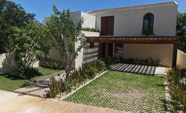Casa en venta con vista al campo de golf en Provincia Residencial, Mérida