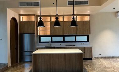 Casa en venta con vista al campo de golf en Provincia Residencial, Mérida