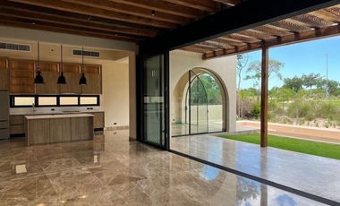 Casa en venta con vista al campo de golf en Provincia Residencial, Mérida