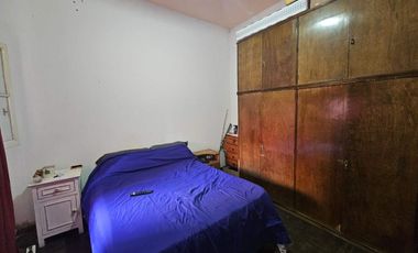 Venta casa tipo dpto en Levalle al 200 Bernal