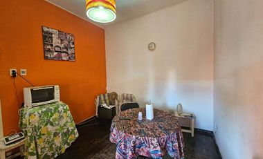 Venta casa tipo dpto en Levalle al 200 Bernal