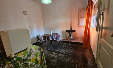 Venta casa tipo dpto en Levalle al 200 Bernal