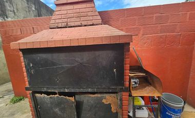 Venta casa tipo dpto en Levalle al 200 Bernal