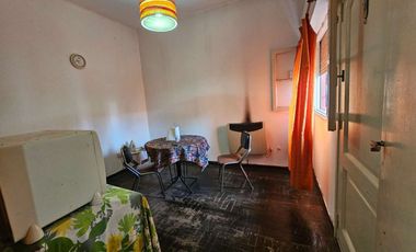 Venta casa tipo dpto en Levalle al 200 Bernal