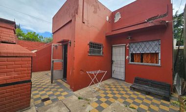 Venta casa tipo dpto en Levalle al 200 Bernal