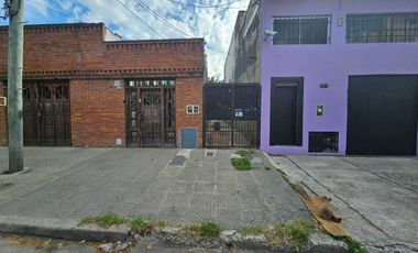 Venta casa tipo dpto en Levalle al 200 Bernal