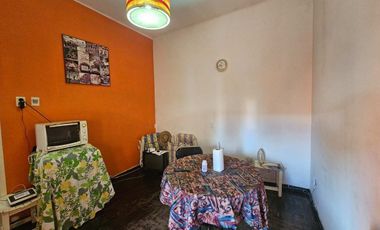 Venta casa tipo dpto en Levalle al 200 Bernal