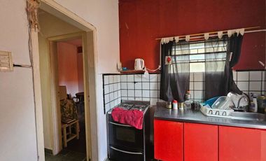 Venta casa tipo dpto en Levalle al 200 Bernal