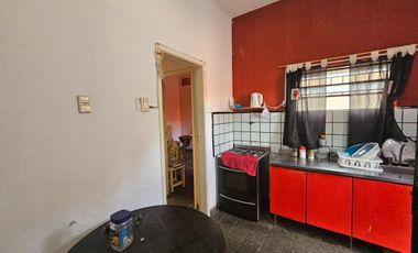 Venta casa tipo dpto en Levalle al 200 Bernal