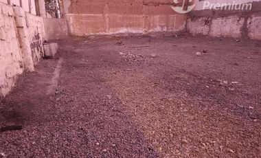 Estacionamiento en Venta en Sitio esquina 700m2, sin construcción, estacionamiento en Aldunate calle comercial, frente al Puerto.