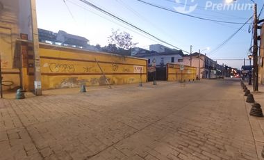 Estacionamiento en Venta en Sitio esquina 700m2, sin construcción, estacionamiento en Aldunate calle comercial, frente al Puerto.
