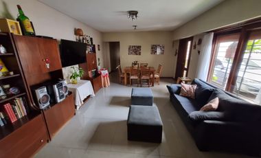 VENTA CASA 4 AMB CON QUINCHO Y PATIO
