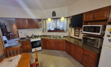 VENTA CASA 4 AMB CON QUINCHO Y PATIO