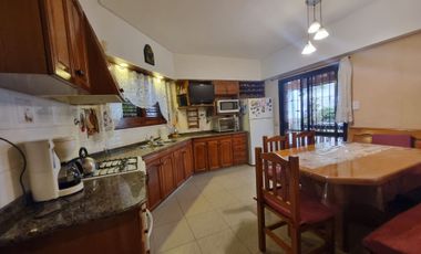 VENTA CASA 4 AMB CON QUINCHO Y PATIO