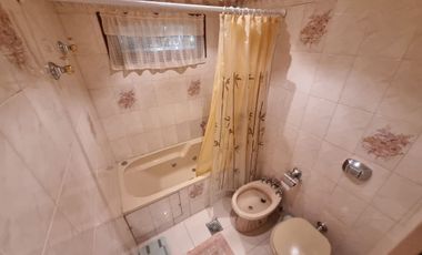 VENTA CASA 4 AMB CON QUINCHO Y PATIO