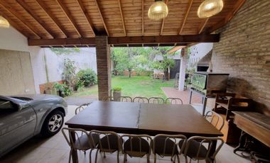 VENTA CASA 4 AMB CON QUINCHO Y PATIO