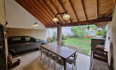 VENTA CASA 4 AMB CON QUINCHO Y PATIO