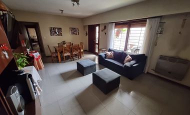 VENTA CASA 4 AMB CON QUINCHO Y PATIO