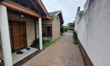 VENTA CASA 4 AMB CON QUINCHO Y PATIO