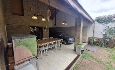 VENTA CASA 4 AMB CON QUINCHO Y PATIO