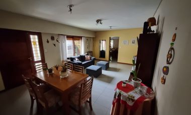 VENTA CASA 4 AMB CON QUINCHO Y PATIO