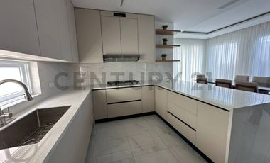 Casa de estreno con acabados de lujo en Urbanización Aires Norte