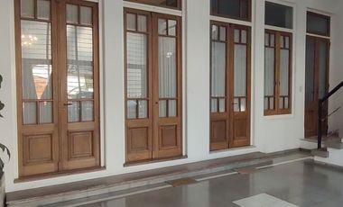 Calle 49 e/ 15 y 16 - CASA 3 dorm y cochera