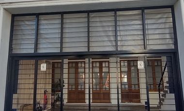 Calle 49 e/ 15 y 16 - CASA 3 dorm y cochera