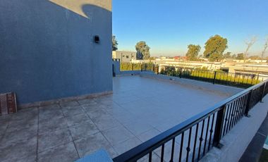 VENTA CASA 4 AMBIENTES ESCRITORIO PISCINA PILAR
