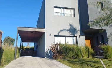 VENTA CASA 4 AMBIENTES ESCRITORIO PISCINA PILAR