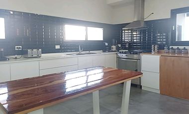 VENTA CASA 4 AMBIENTES ESCRITORIO PISCINA PILAR