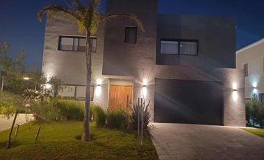 VENTA CASA 4 AMBIENTES ESCRITORIO PISCINA PILAR