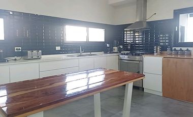 VENTA CASA 4 AMBIENTES ESCRITORIO PISCINA PILAR