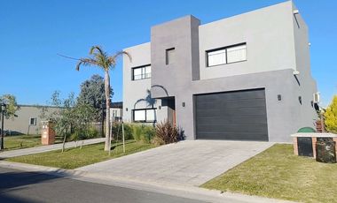 VENTA CASA 4 AMBIENTES ESCRITORIO PISCINA PILAR