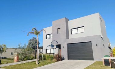 VENTA CASA 4 AMBIENTES ESCRITORIO PISCINA PILAR