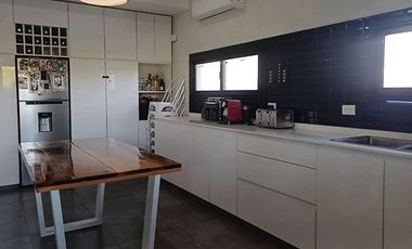 VENTA CASA 4 AMBIENTES ESCRITORIO PISCINA PILAR