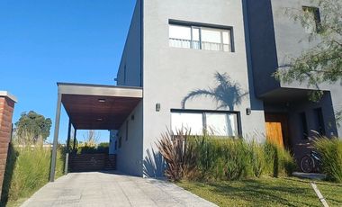 VENTA CASA 4 AMBIENTES ESCRITORIO PISCINA PILAR