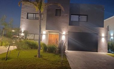 VENTA CASA 4 AMBIENTES ESCRITORIO PISCINA PILAR