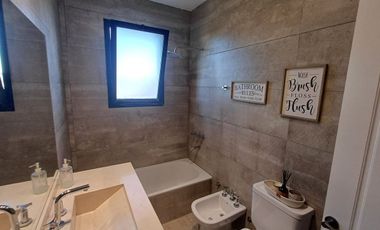 VENTA CASA 4 AMBIENTES ESCRITORIO PISCINA PILAR