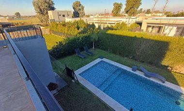 VENTA CASA 4 AMBIENTES ESCRITORIO PISCINA PILAR