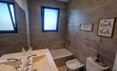 VENTA CASA 4 AMBIENTES ESCRITORIO PISCINA PILAR