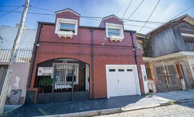 VENTA CASA DE 5 AMBIENTES EN VILLA SARMIENTO